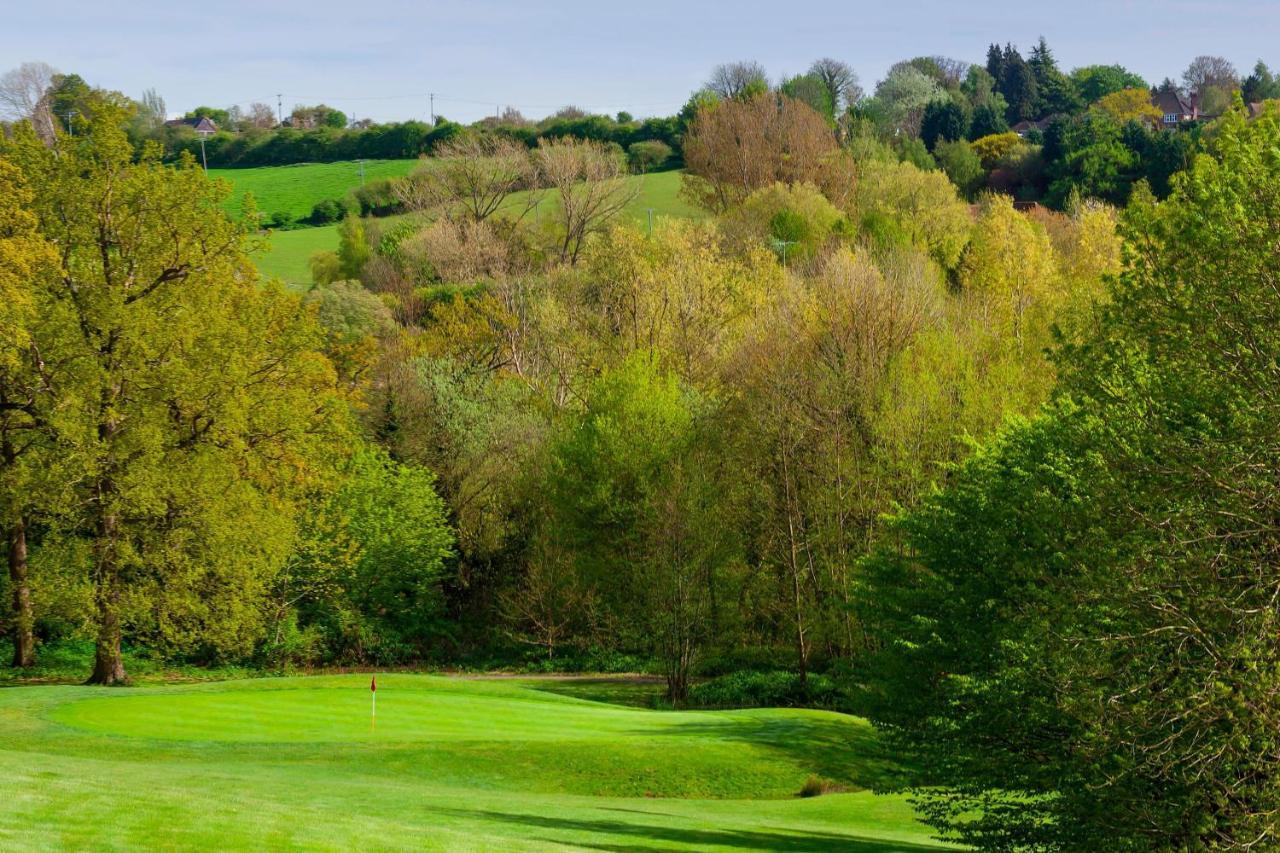 Delta Hotels By Marriott Tudor Park Country Club Maidstone Exterior foto