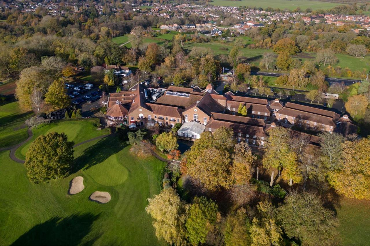 Delta Hotels By Marriott Tudor Park Country Club Maidstone Exterior foto