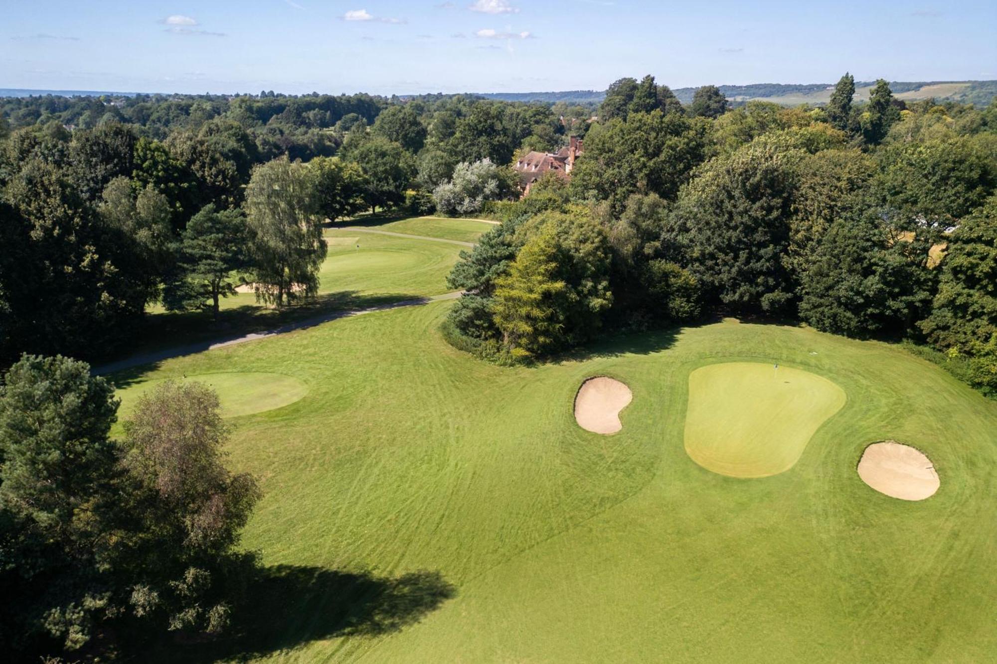 Delta Hotels By Marriott Tudor Park Country Club Maidstone Exterior foto