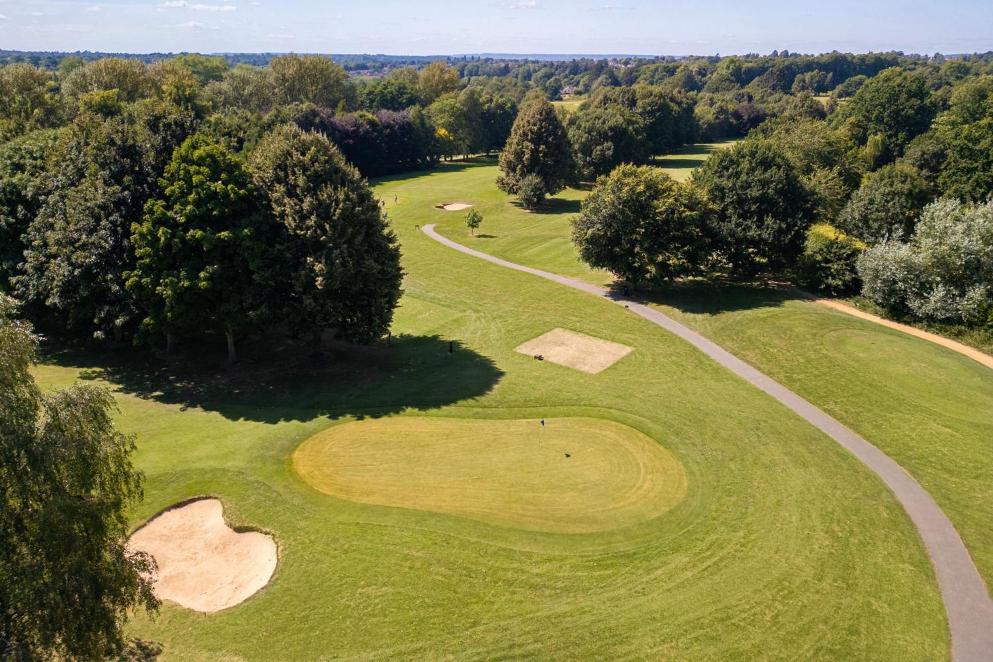 Delta Hotels By Marriott Tudor Park Country Club Maidstone Exterior foto