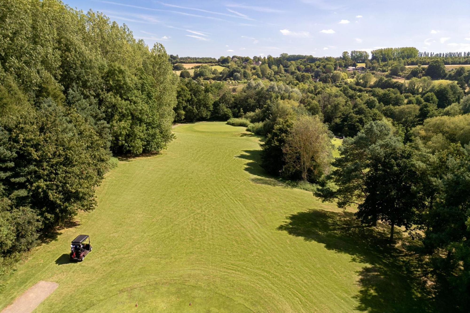 Delta Hotels By Marriott Tudor Park Country Club Maidstone Exterior foto